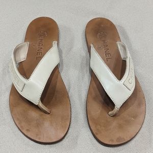 Chanel brown and beige leather flip flop sandals size 37